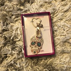 BETSEY JOHNSON SUGAR SKULL KEY FOB KEYCHAIN NEW